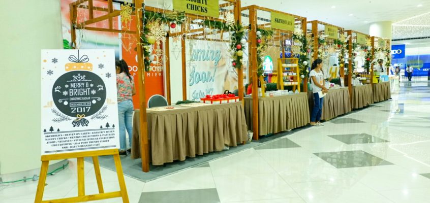 Merry & Bright Christmas Bazaar: A Mall Display of Christmas Gift Items Ideal for Presents and Holiday Giveaways
